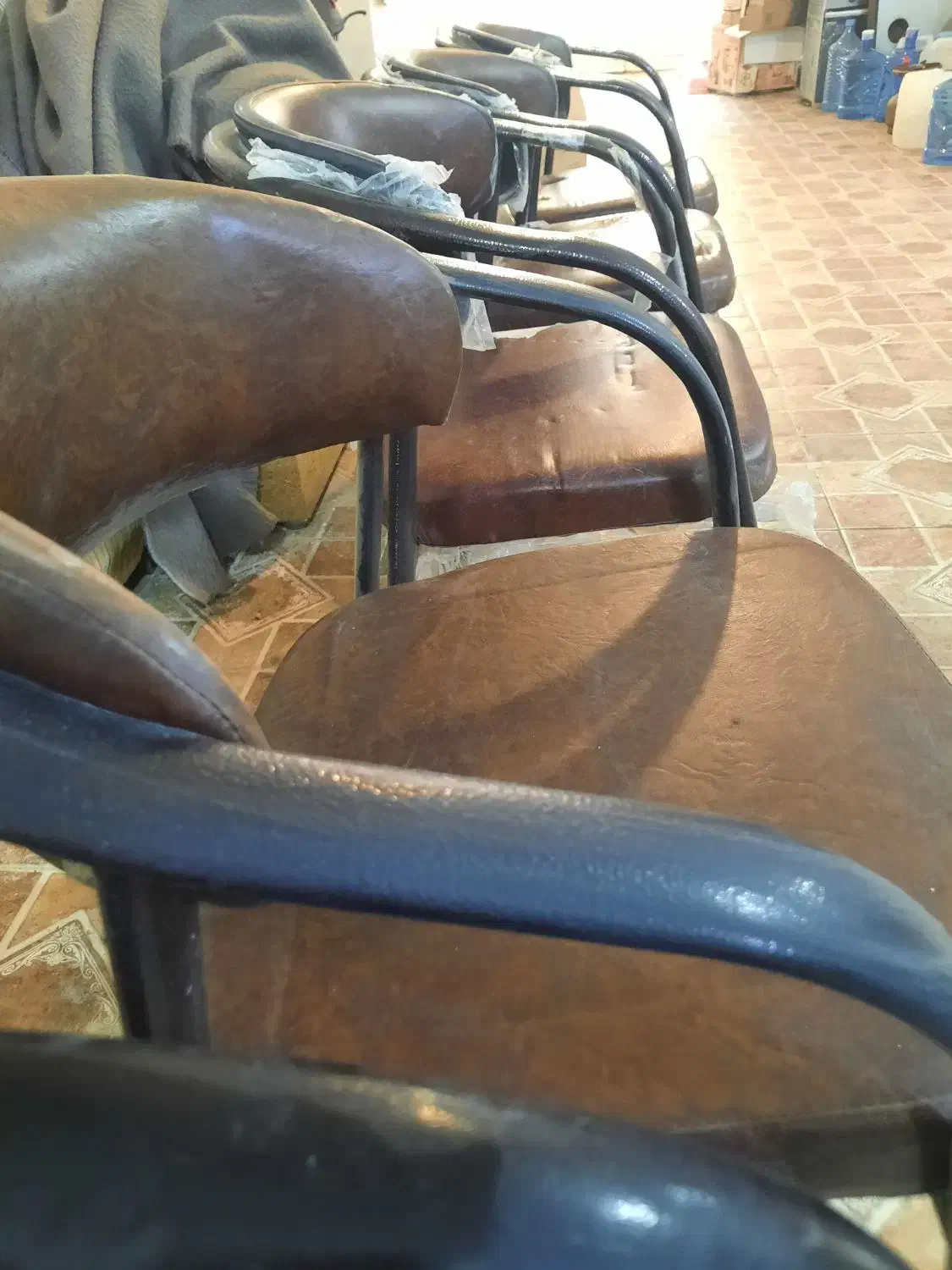 صندلی چرم|صندلی و نیمکت|بندر ماهشهر, |دیوار