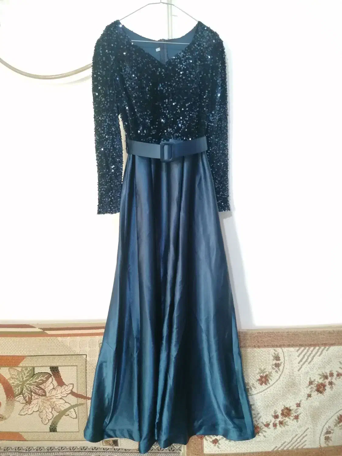 لباس مجلسی|لباس|اسفرورین, |دیوار