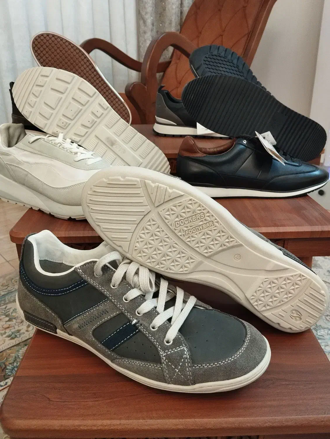 کتونی  زارا Zara کتونی داکرز Dockers|کیف، کفش، کمربند|اندیشه, اندیشه فاز ۱|دیوار