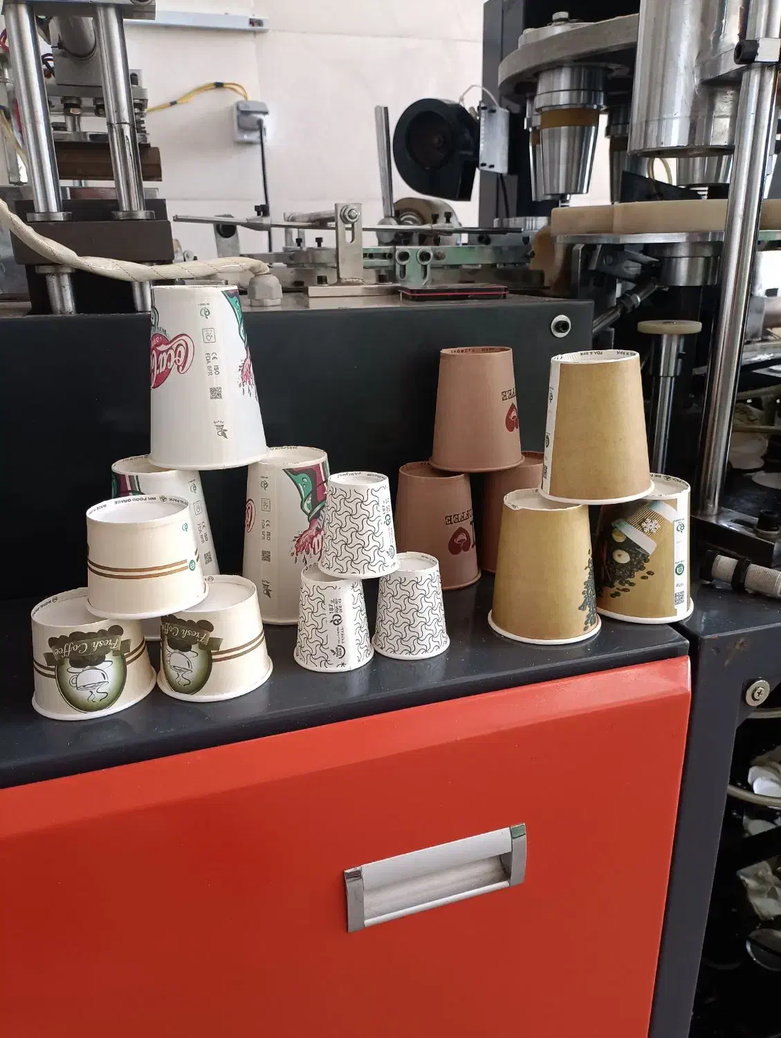 لیوان کاغذی پارس رویال|ظروف نگهدارنده، پلاستیکی، یک‌بارمصرف|تبریز, |دیوار