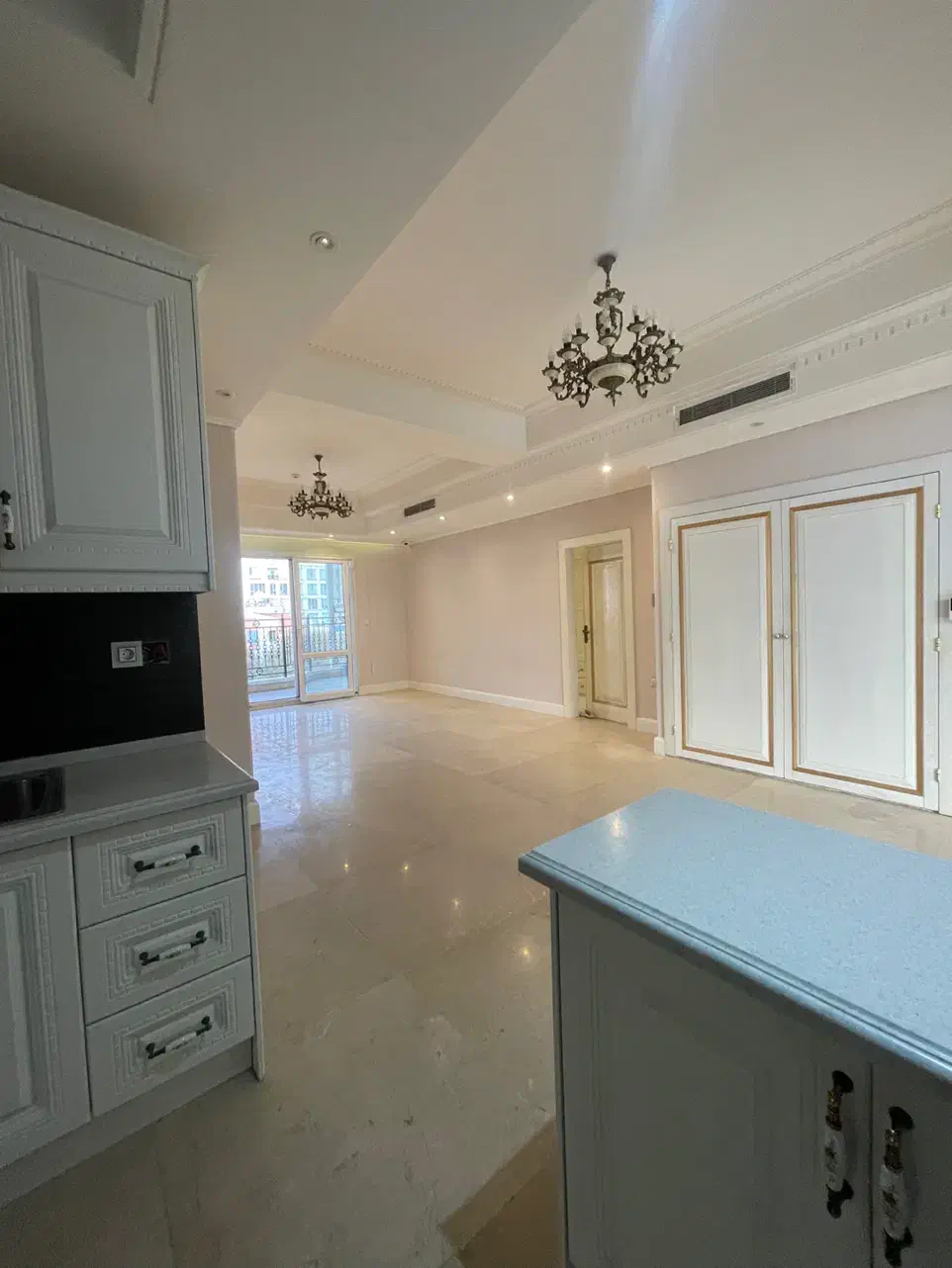 ۲۲۰متر فرشته/برج باغ کلاسیک/۲ پارکینگ