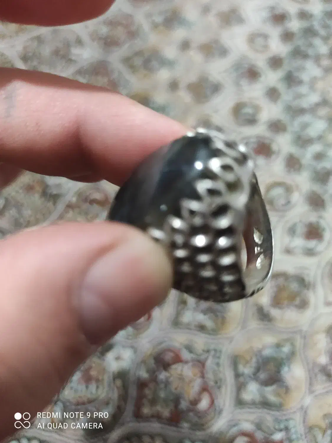 انگشتر|جواهرات|قم, چهل درخت‎|دیوار