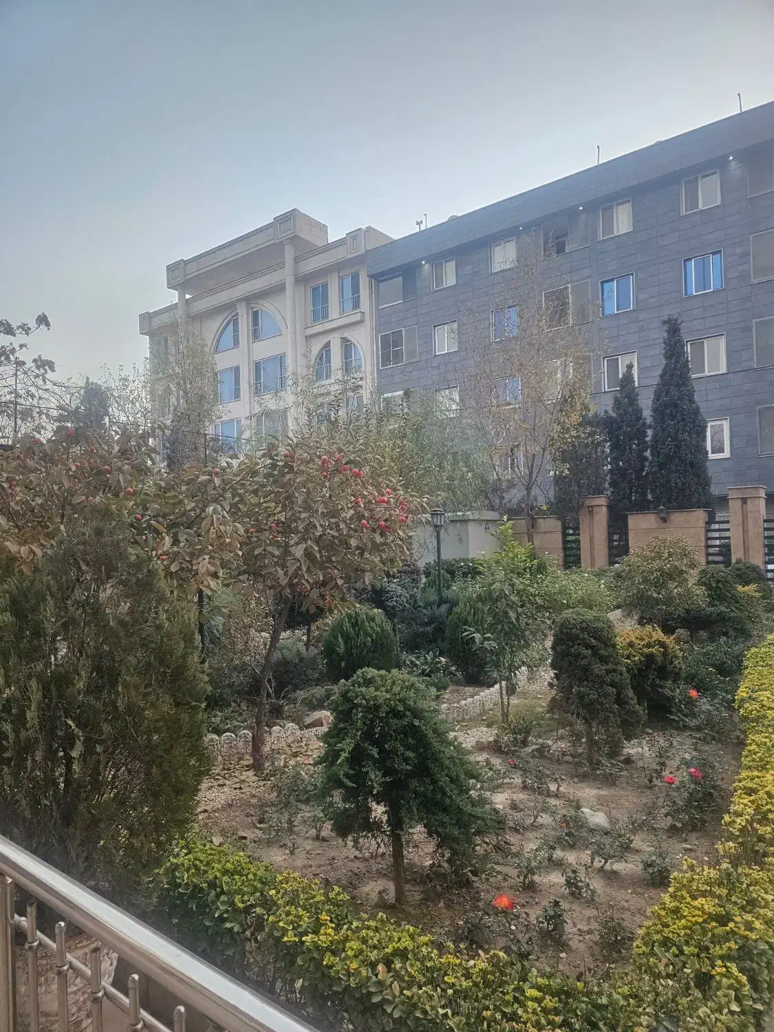 واحد ۱۰۰ متری /۲ خواب برج باغ  ازگل