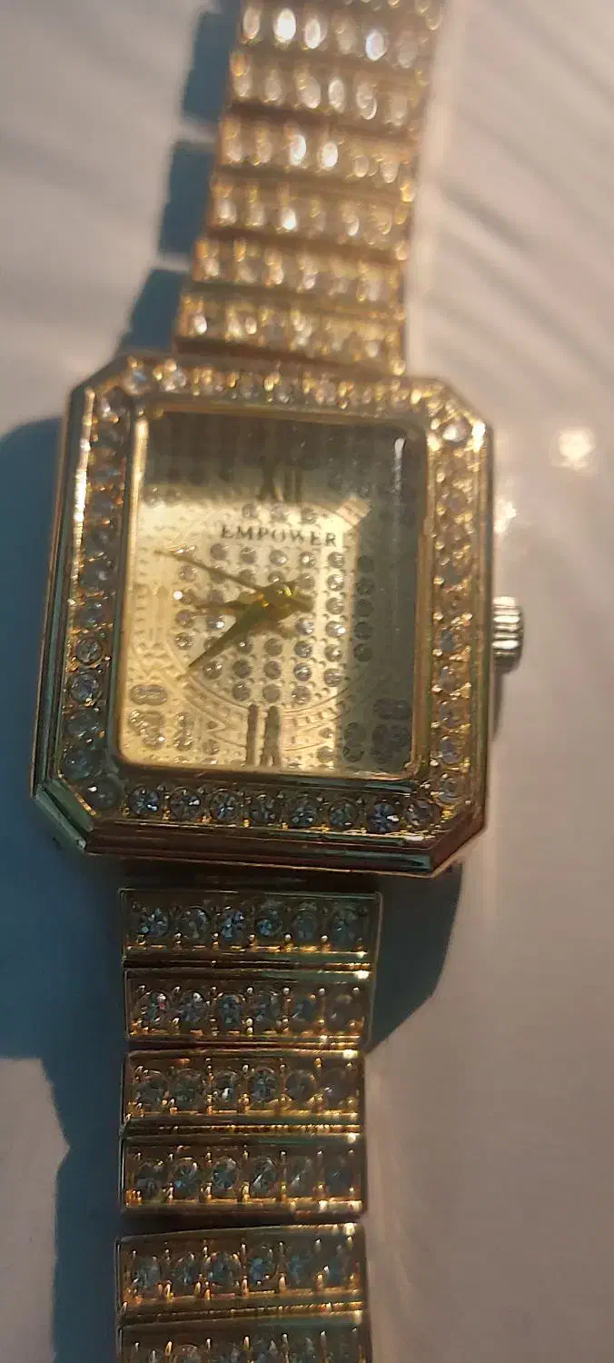 ساعت زیبای طلایی زنانه|ساعت|گرمی, |دیوار