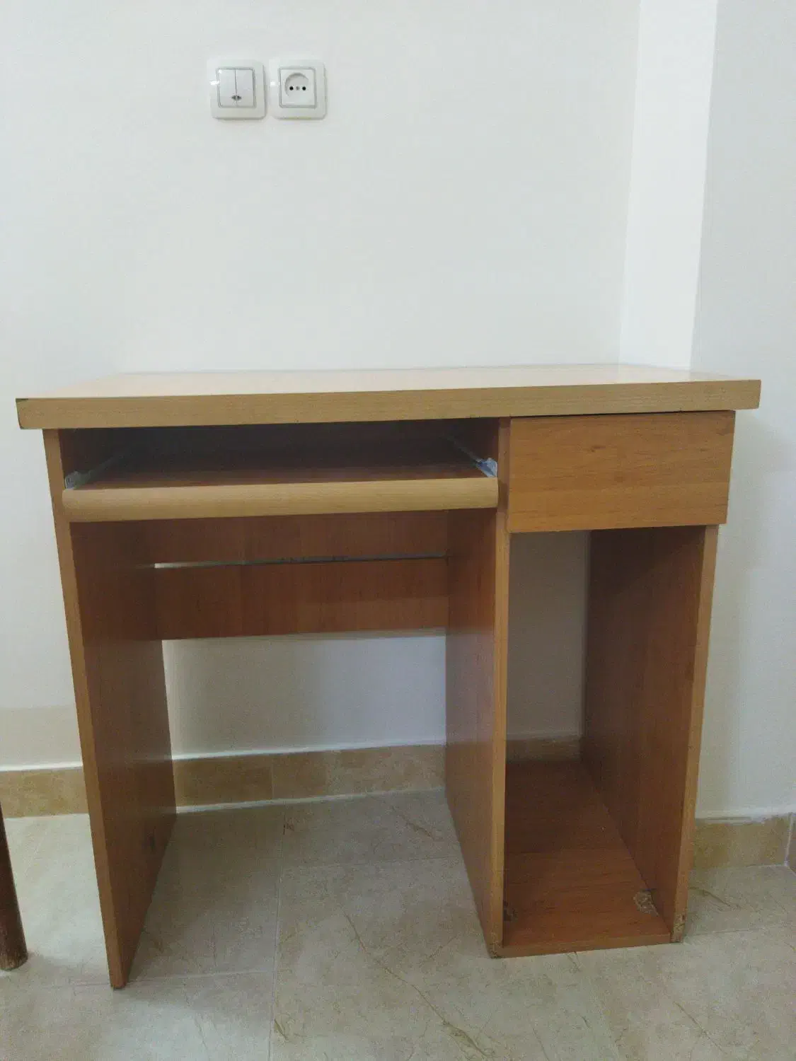 میز تحریر چوبی با صندلی|میز تحریر و کامپیوتر|زنجان, |دیوار