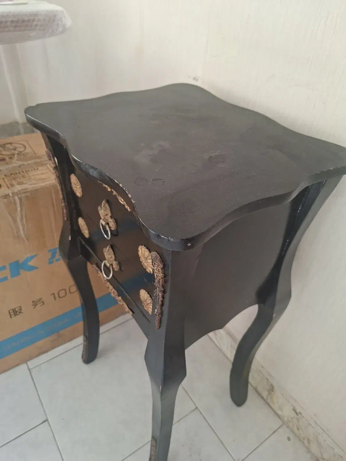 میز تلفن|میز تلفن|تهران, فلسطین (میدان انقلاب)|دیوار