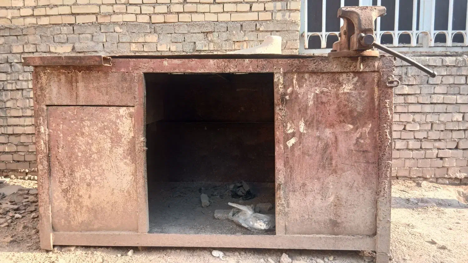 صندوق آهنی|ابزارآلات|کارون, |دیوار