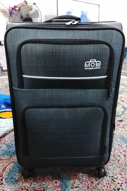 چمدون .|کیف، کفش، کمربند|مشهد, انقلاب|دیوار