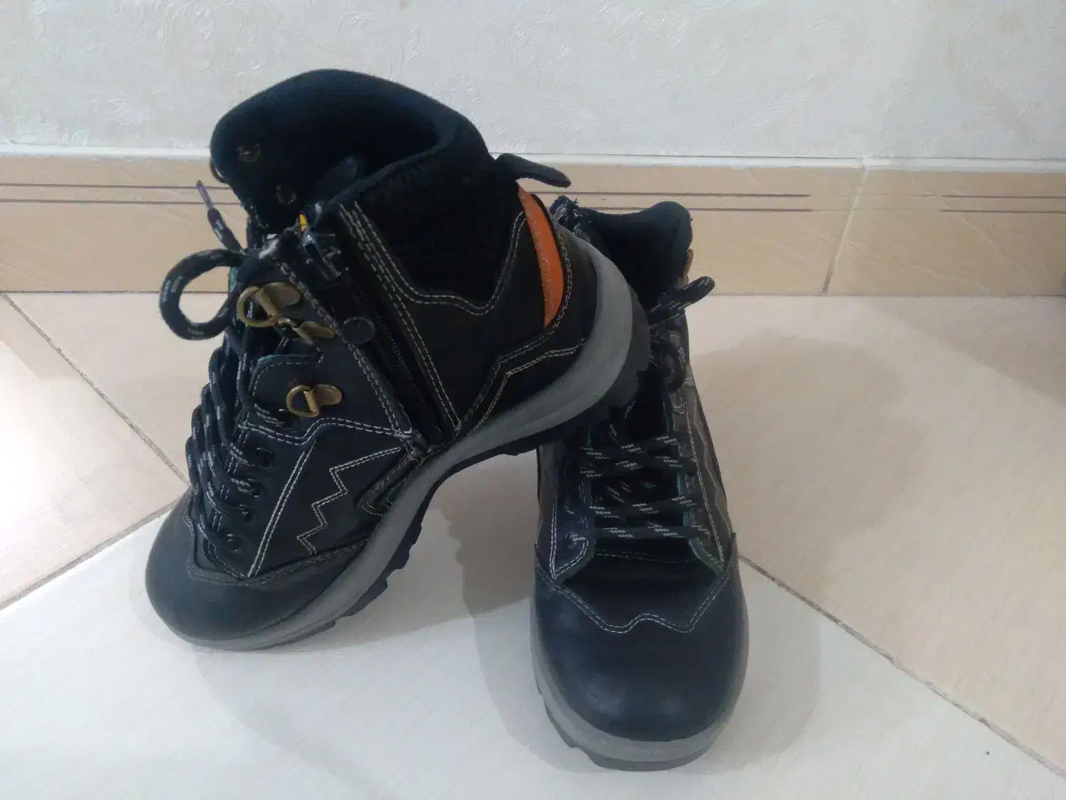 کفش|کیف، کفش، کمربند|اراک, |دیوار