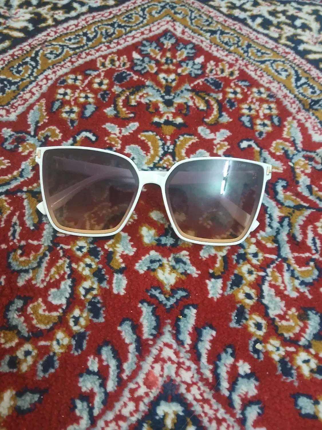 عینک دودی|جواهرات|بروجرد, |دیوار