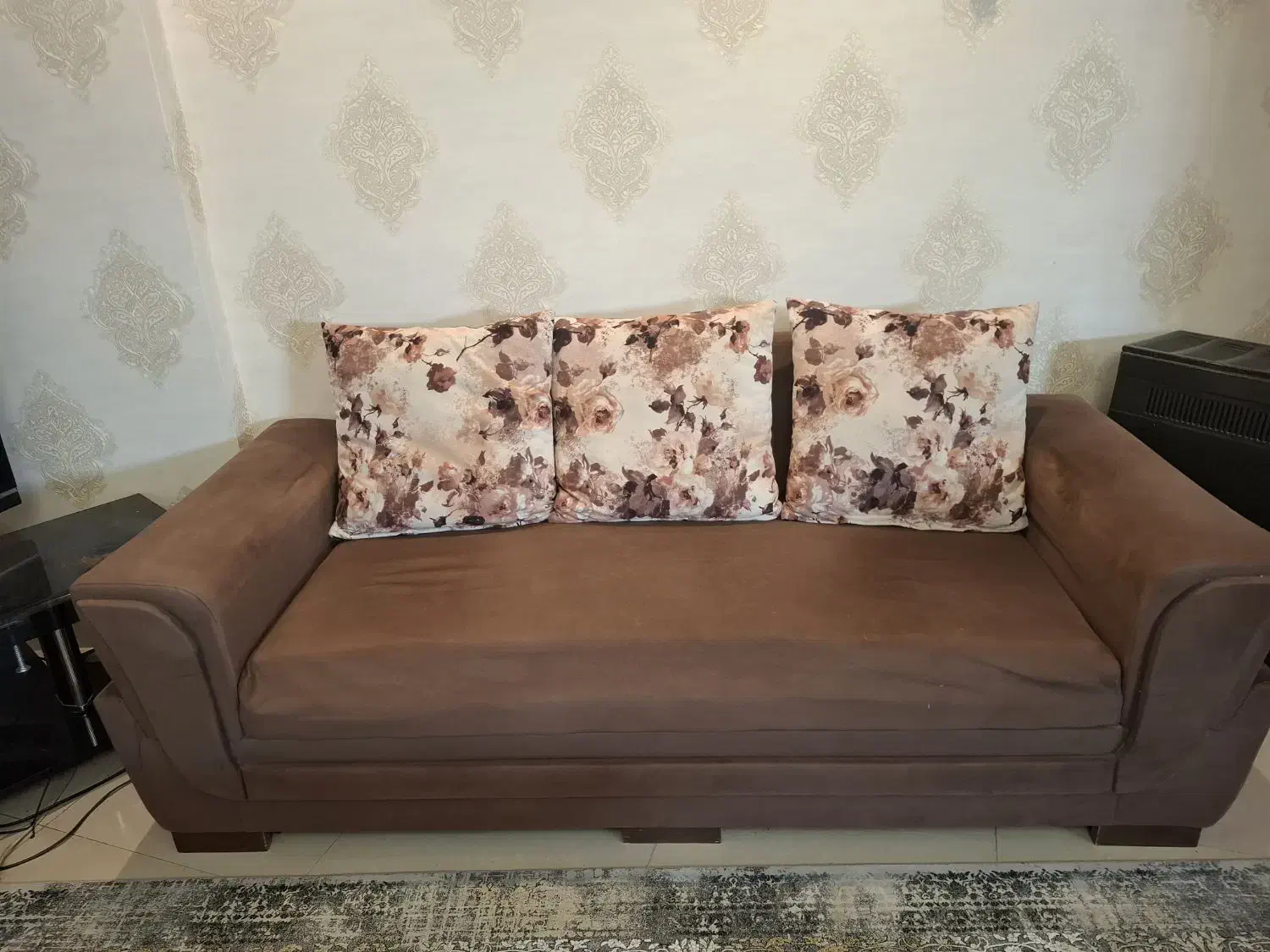 مبل راحتی|مبلمان خانگی و میز عسلی|شیراز, فرهنگ شهر|دیوار