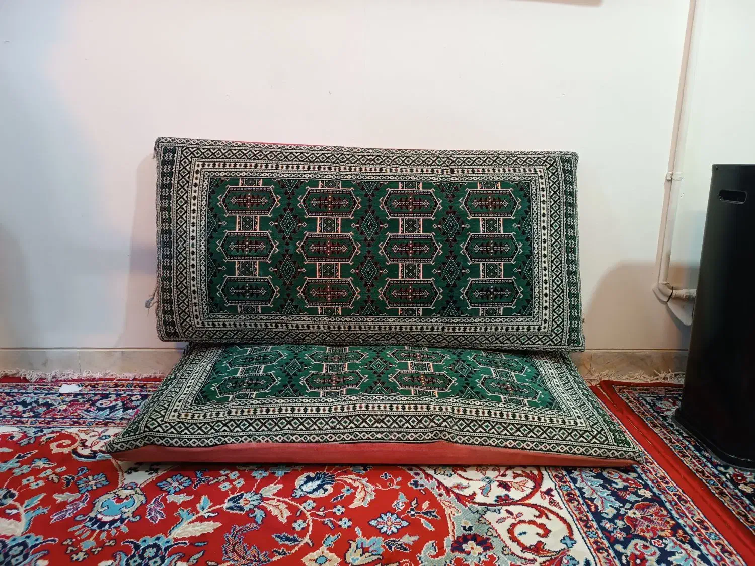 پشتی قالی ماشینی|پشتی|یزد, |دیوار