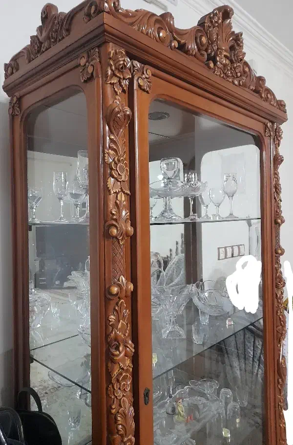 ویترین چوبی منبت کاری شده کلاسیک|بوفه، ویترین، کنسول|مشهد, ایثارگران|دیوار