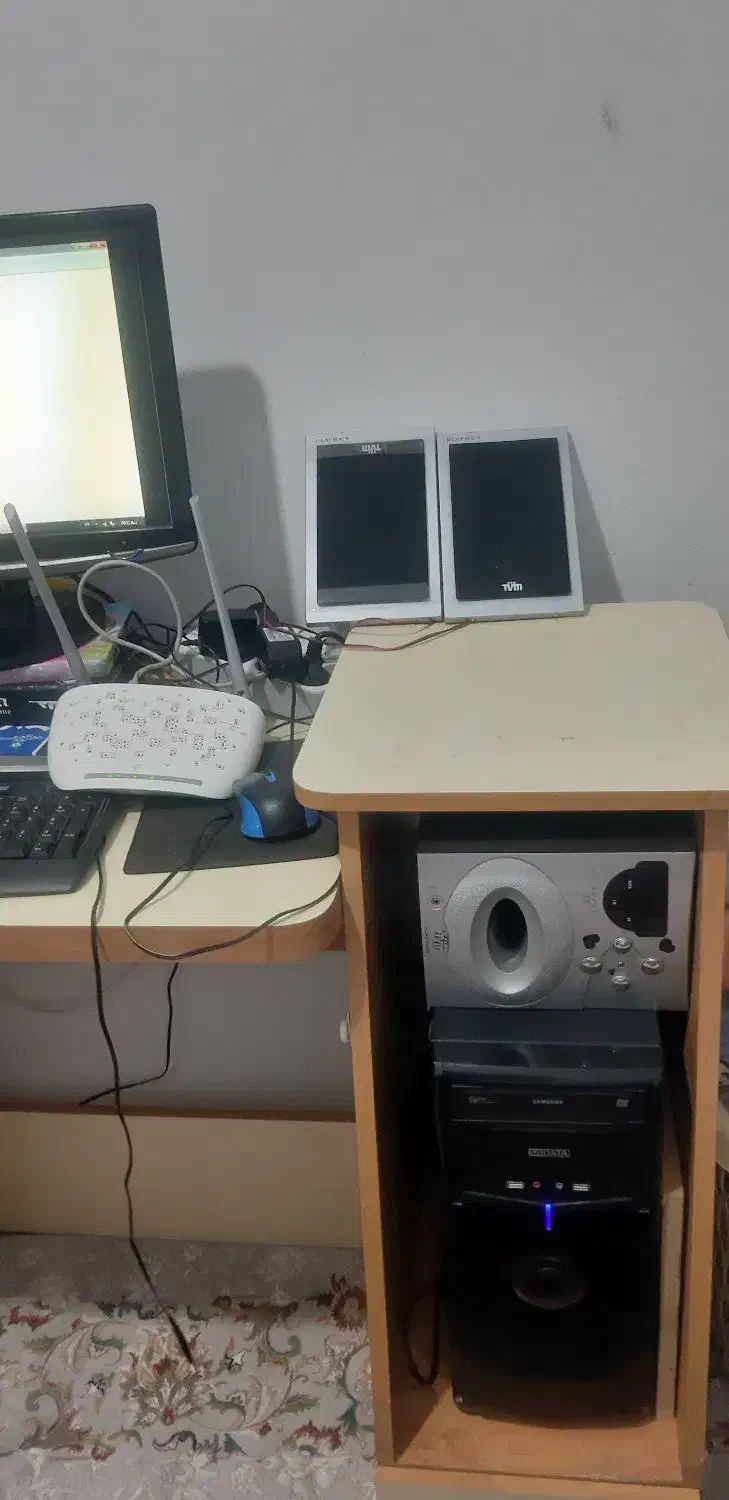 کامپیوتر رومیزی و میز|رایانه رومیزی|ایلام, |دیوار