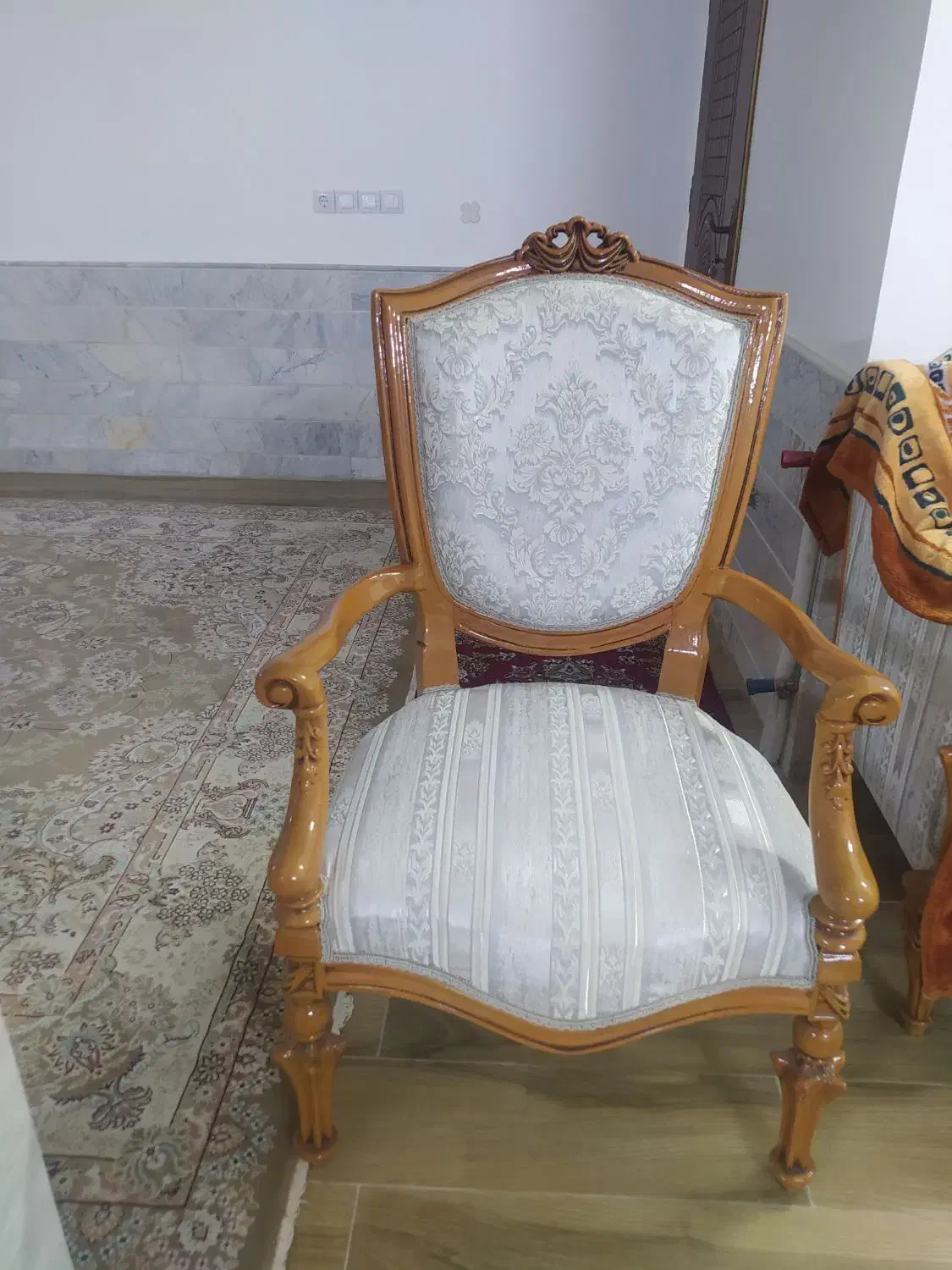 مبل تک نفره|مبلمان خانگی و میز عسلی|قنوات, |دیوار