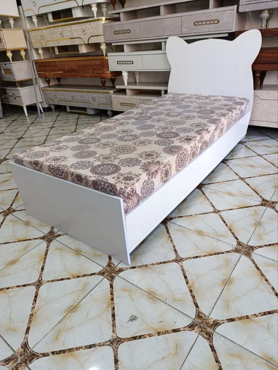 تخت و خواب یک نفره همراه تشک|تخت و سرویس خواب|مهاباد (آذربایجان غربی), |دیوار