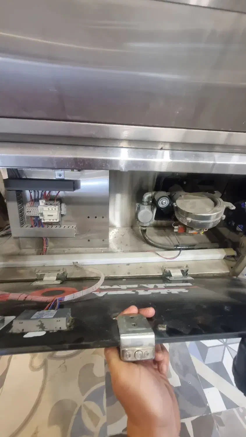 فر ریلی آذرپخت در حد نو|کافی‌شاپ و رستوران|تهران, بوستان سرخه حصار|دیوار