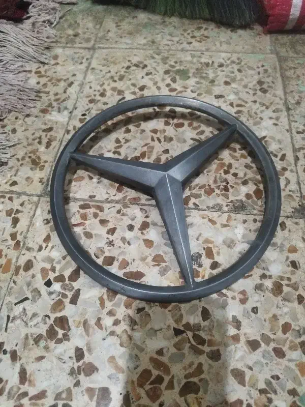 یک عدد آرم جلوی بنز 10تن|قطعات یدکی و لوازم جانبی|کرمانشاه, |دیوار