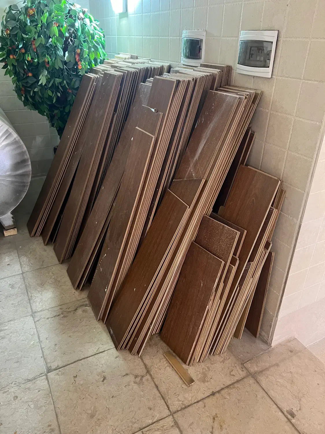 ۵۰ متر پارکت کار کرده|مصالح و تجهیزات ساختمان|شاهین‌شهر, سعدی جنوبی|دیوار