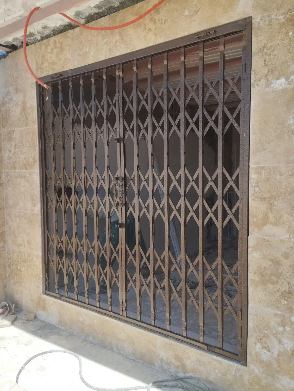 نصب و تعمیر تخصصی کرکره برقی آکاردئونی|خدمات پیشه و مهارت|دماوند, گیلاوند|دیوار