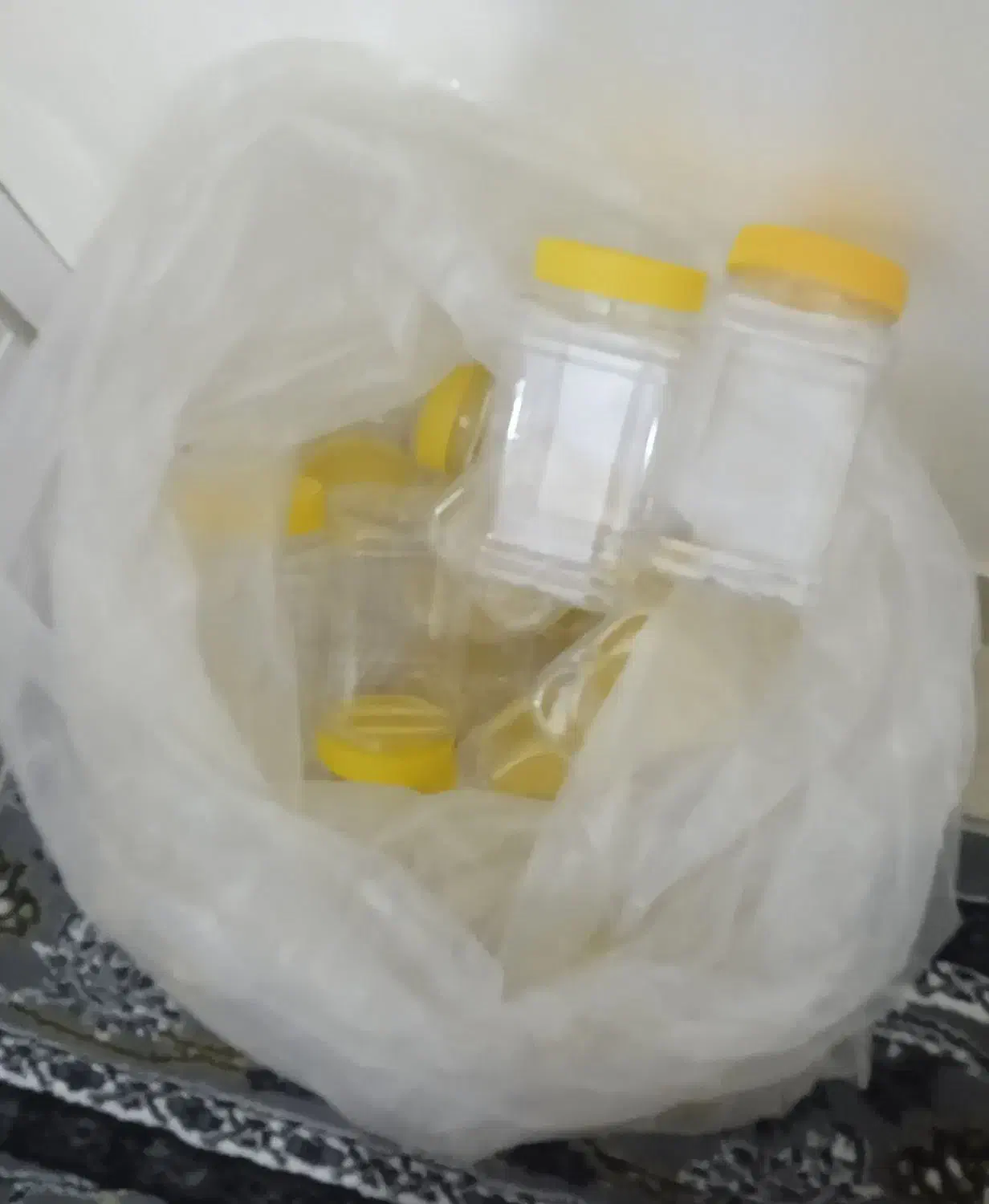 تعدادی قوطی جای روغن محلی یا عسل|ظروف نگهدارنده، پلاستیکی، یکبارمصرف|سرپل ذهاب, |دیوار