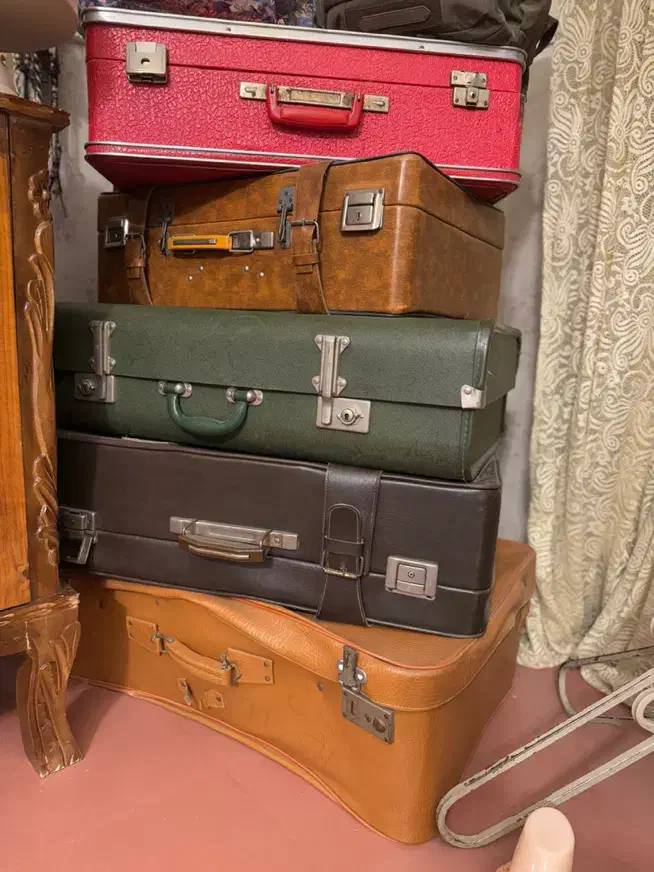 چمدان قدیمی دهه ۶۰|کلکسیون اشیاء عتیقه|ورامین, ورامین|دیوار