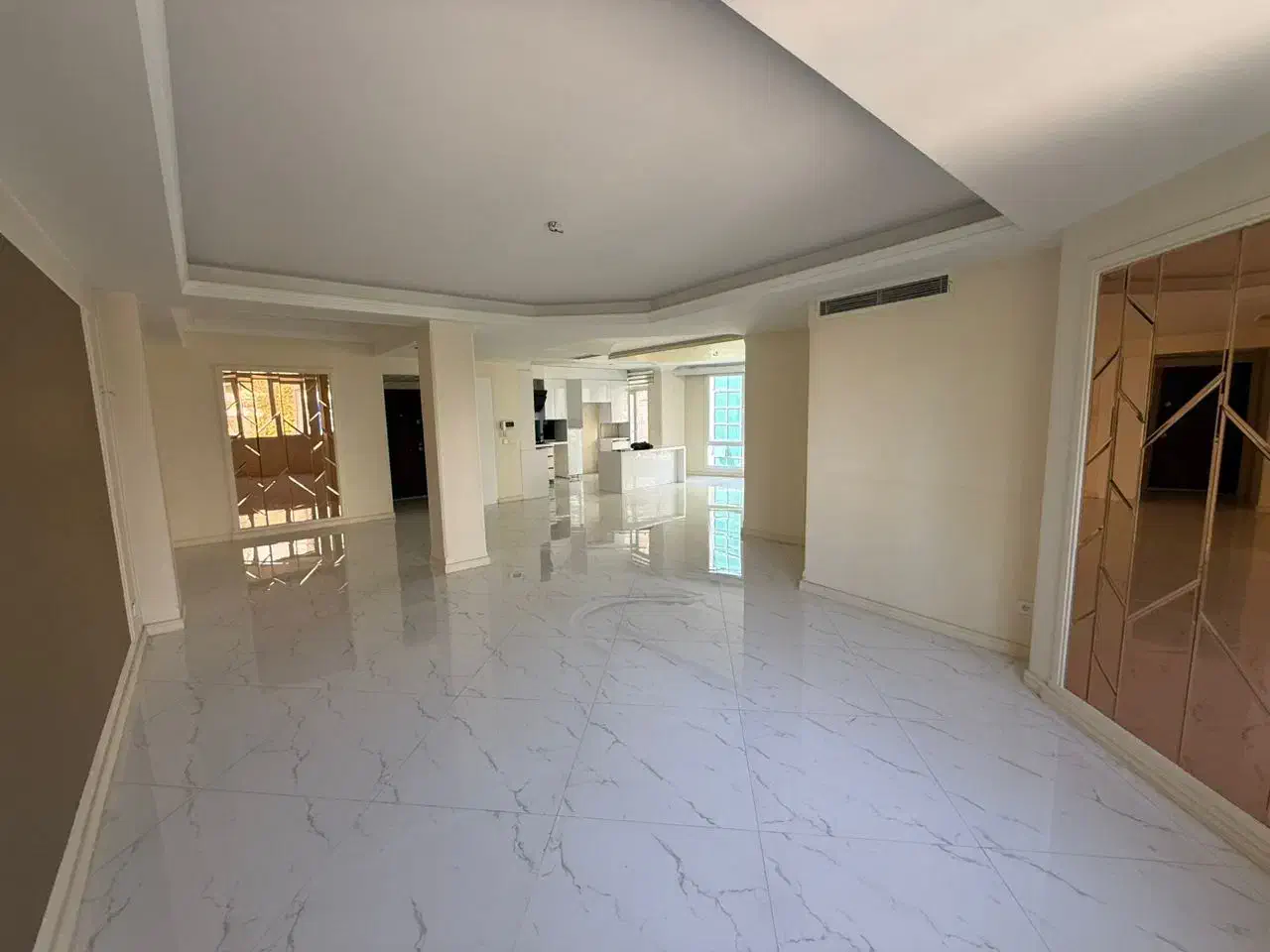 160متر3خوابه طبقه3،فرمانیه شرقی خ سنبل(فول مشاعات)