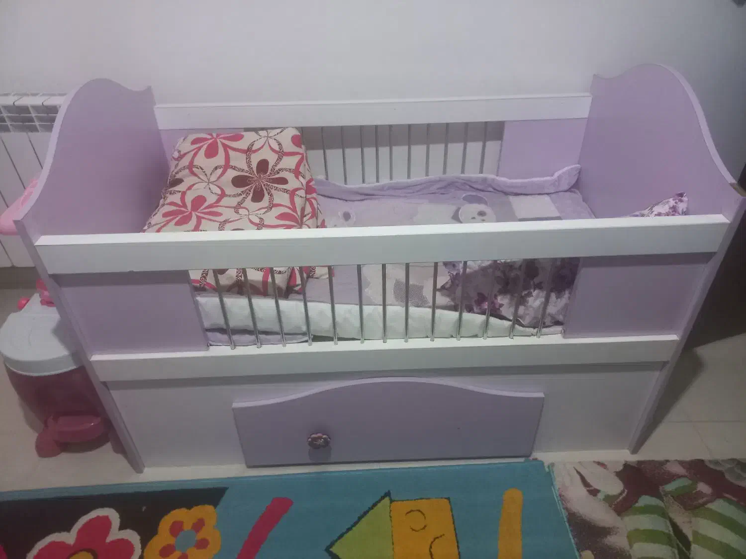 فروش تخت بچگانه دخترانه درحدنو سالم منطقه۲۲ دریاچه|تخت و صندلی بچه|تهران, شهرک شهید باقری|دیوار