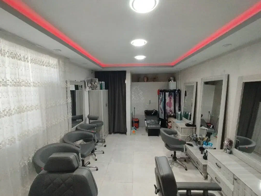 اجاره آرایشگاه زنانه با وسایل سیرجان|اجارهٔ مغازه و غرفه|سیرجان, |دیوار