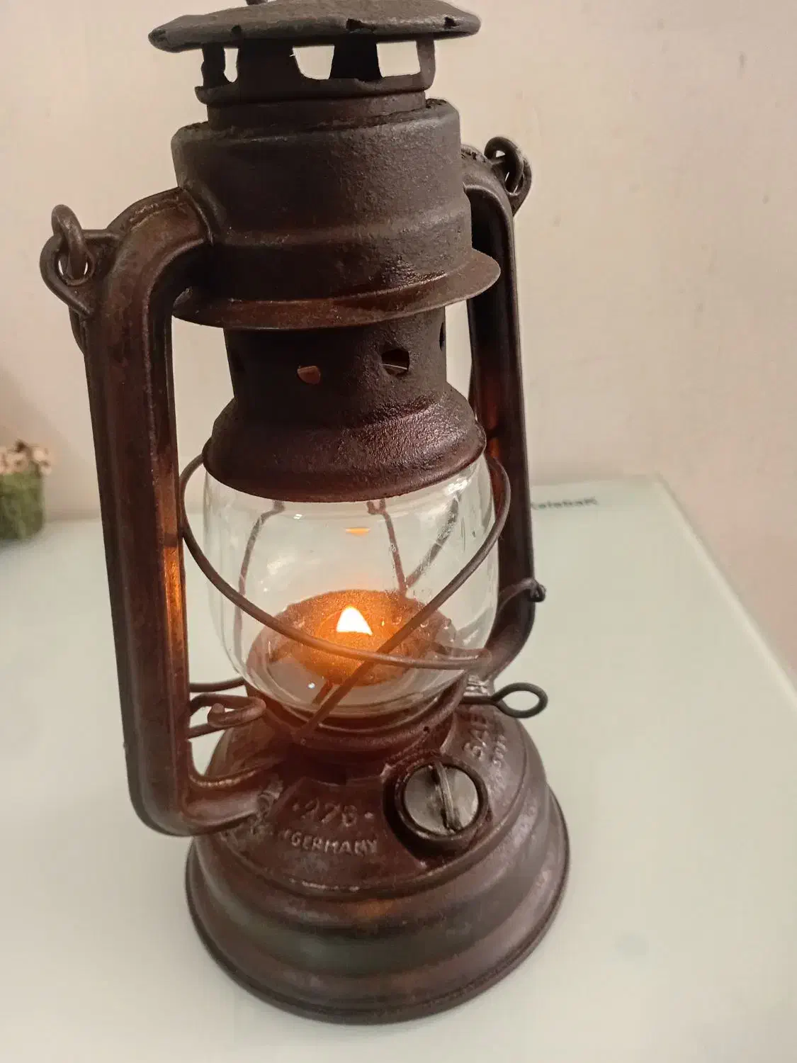 فانوس انتیک|کلکسیون اشیاء عتیقه|میانه, |دیوار