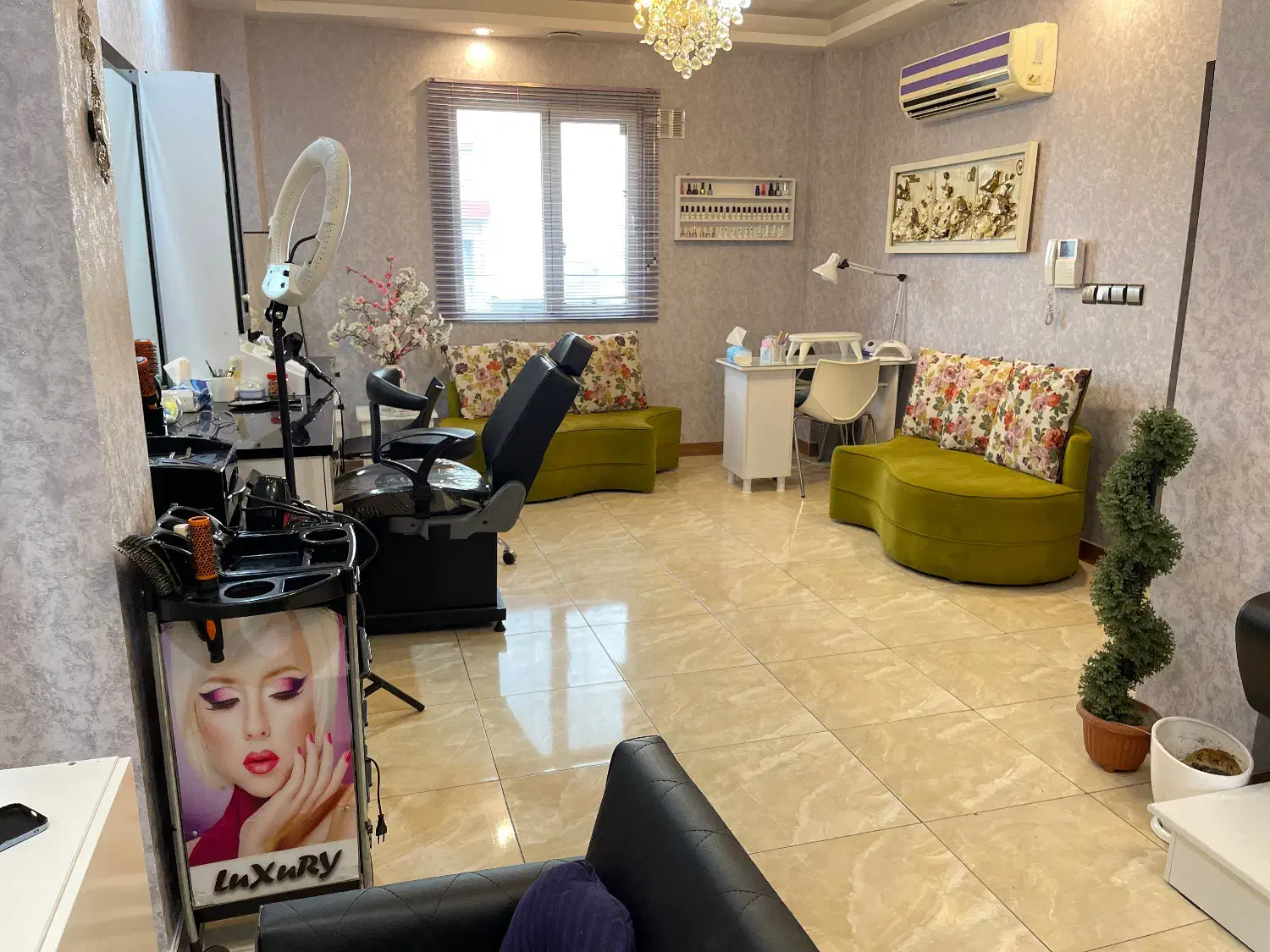 سالن زیبایی|خدمات آرایشگری و زیبایی|رشت, رشتیان|دیوار