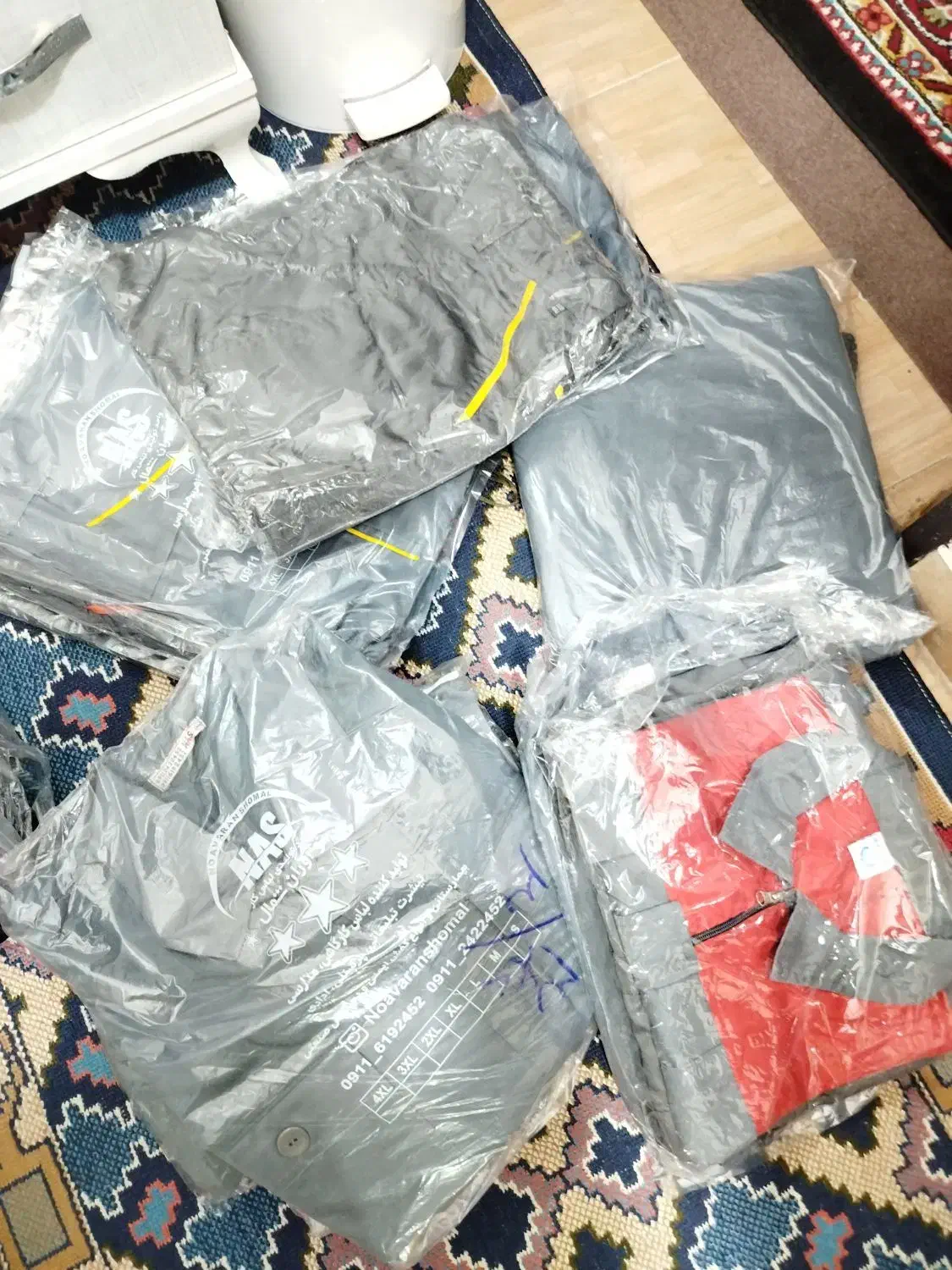 لباس کار آکبند متفرقه در سنگر|لباس|سنگر, |دیوار