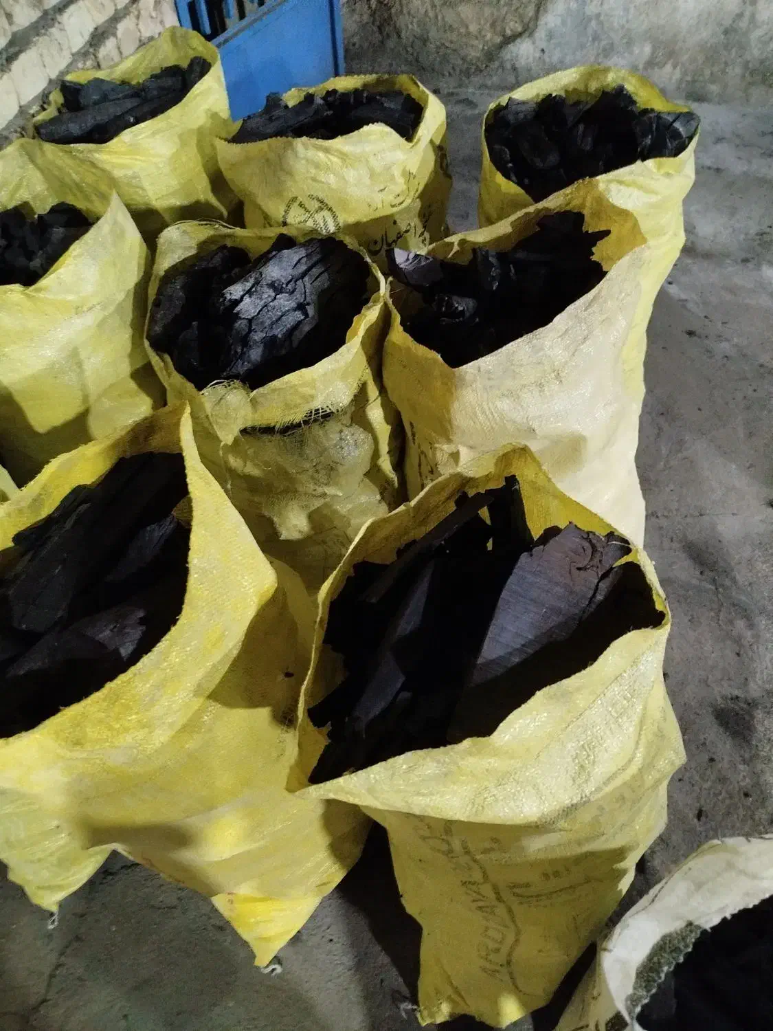 زغال کبابی درجه یک آجیلی و سیب رستورانی|عمدهفروشی|حبیب آباد, |دیوار