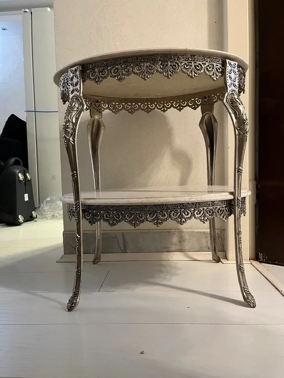 میز اینه و شمعدان|بوفه، ویترین، کنسول|اصفهان, باغ زیار|دیوار