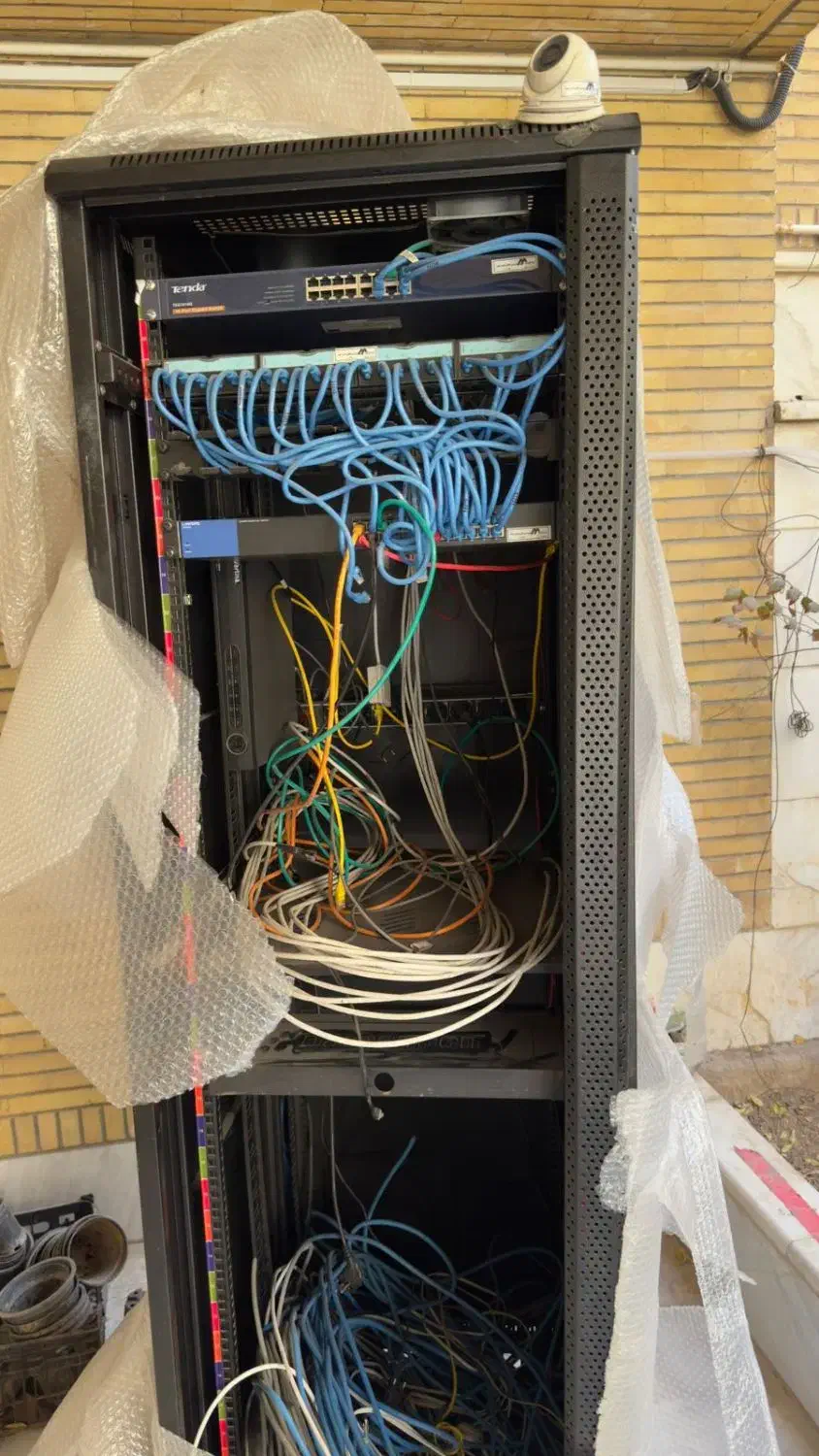 رک بزرگ با همه وسایل|مودم و تجهیزات شبکه|قم, بلوار امین و ساحلی|دیوار