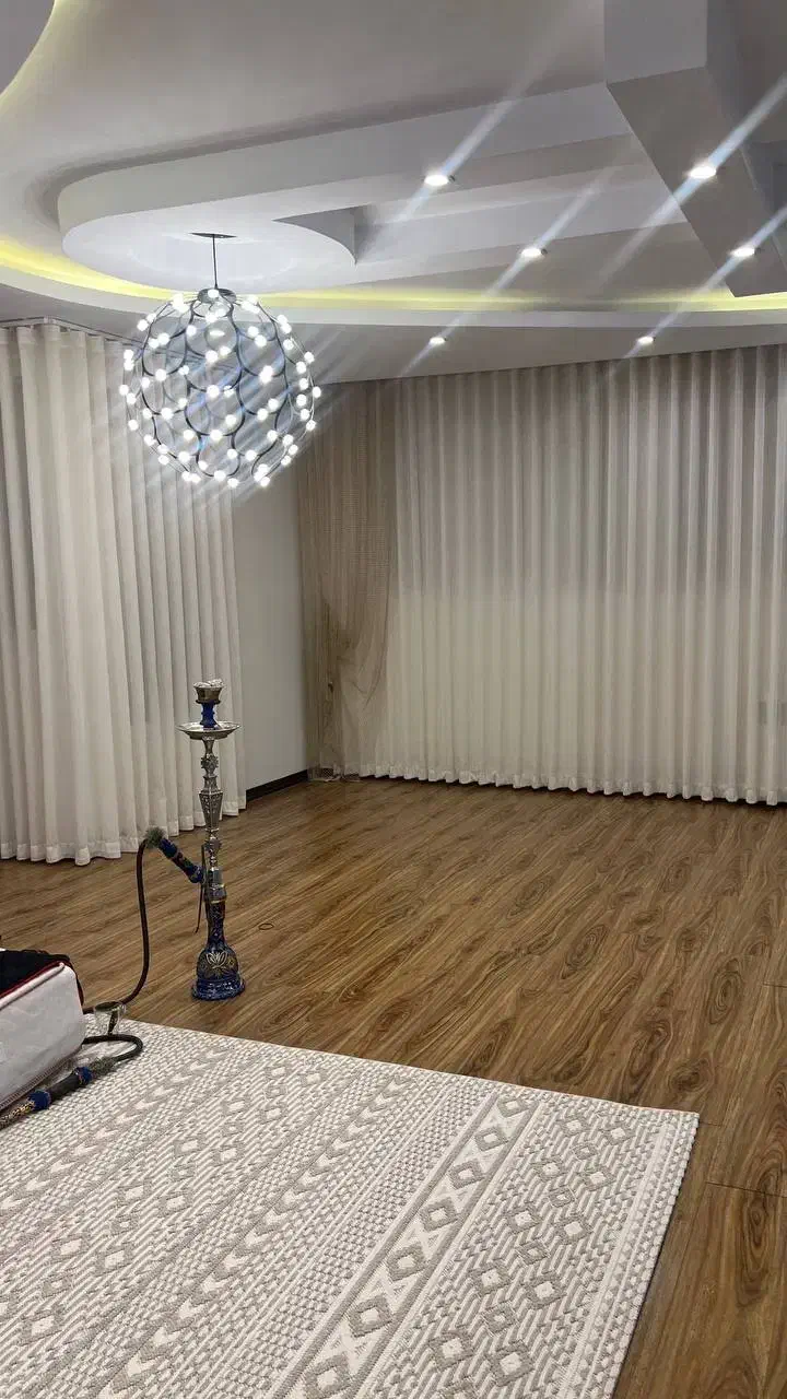 پرده منیمال پانچ حریر|پرده، رانر، رومیزی|تهران, باغ فیض|دیوار