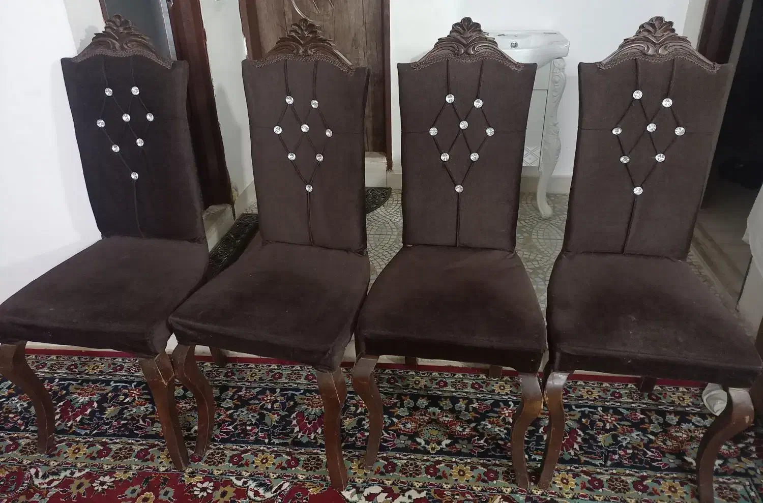 صندلی|میز و صندلی غذاخوری|تربتحیدریه, باغ سلطانی|دیوار