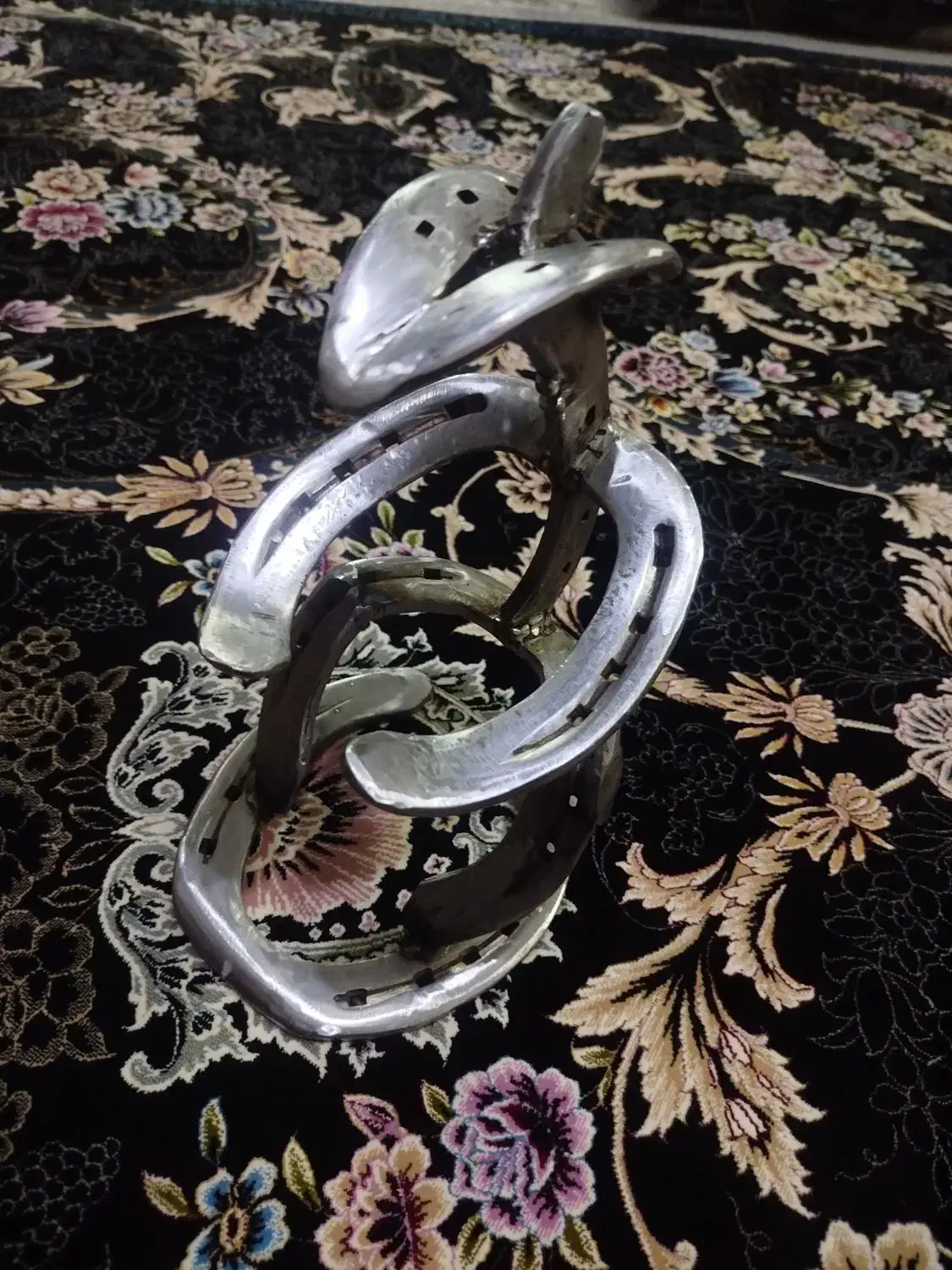 مجسمه شانس با نعل اسب|کلکسیون اشیاء عتیقه|کرمان, |دیوار