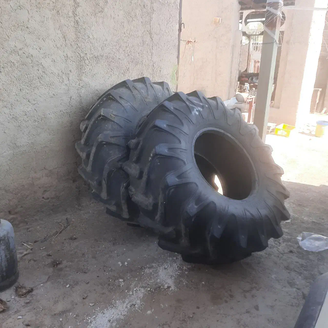 لاستیک  کمباین و چاپر ۶۹۵|قطعات یدکی و لوازم جانبی|رباط‌کریم, رباط‌کریم|دیوار