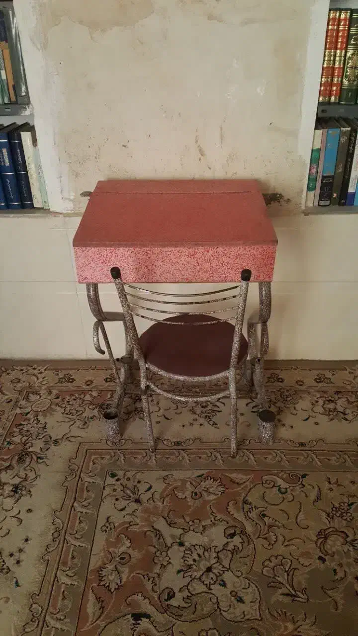 میزتحریر جادار مخصوص دانش آموزان|میز تحریر و کامپیوتر|قم, چهار مردان|دیوار