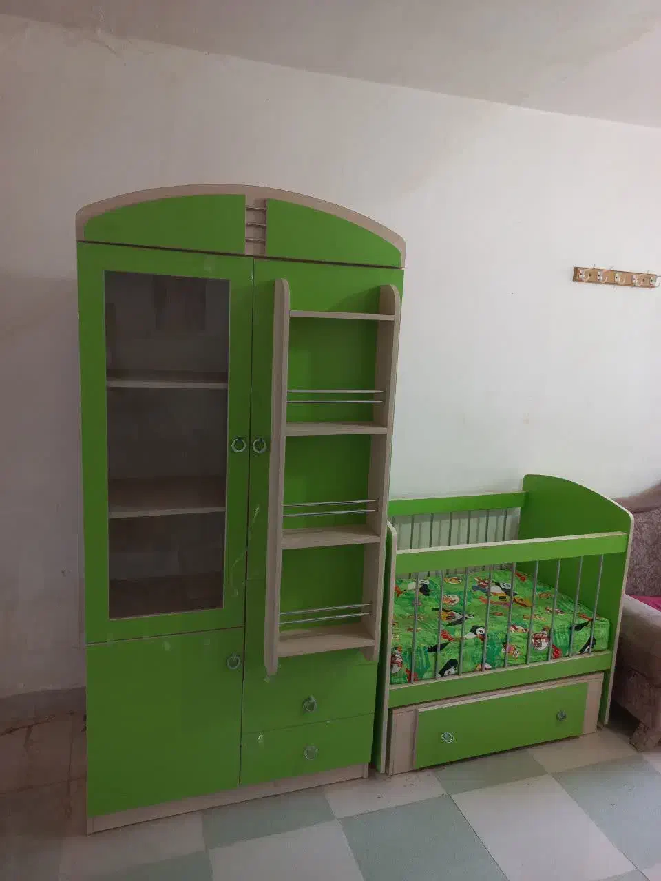 تخت و کمد بچه|اسباب و اثاث بچه|ایلام, |دیوار