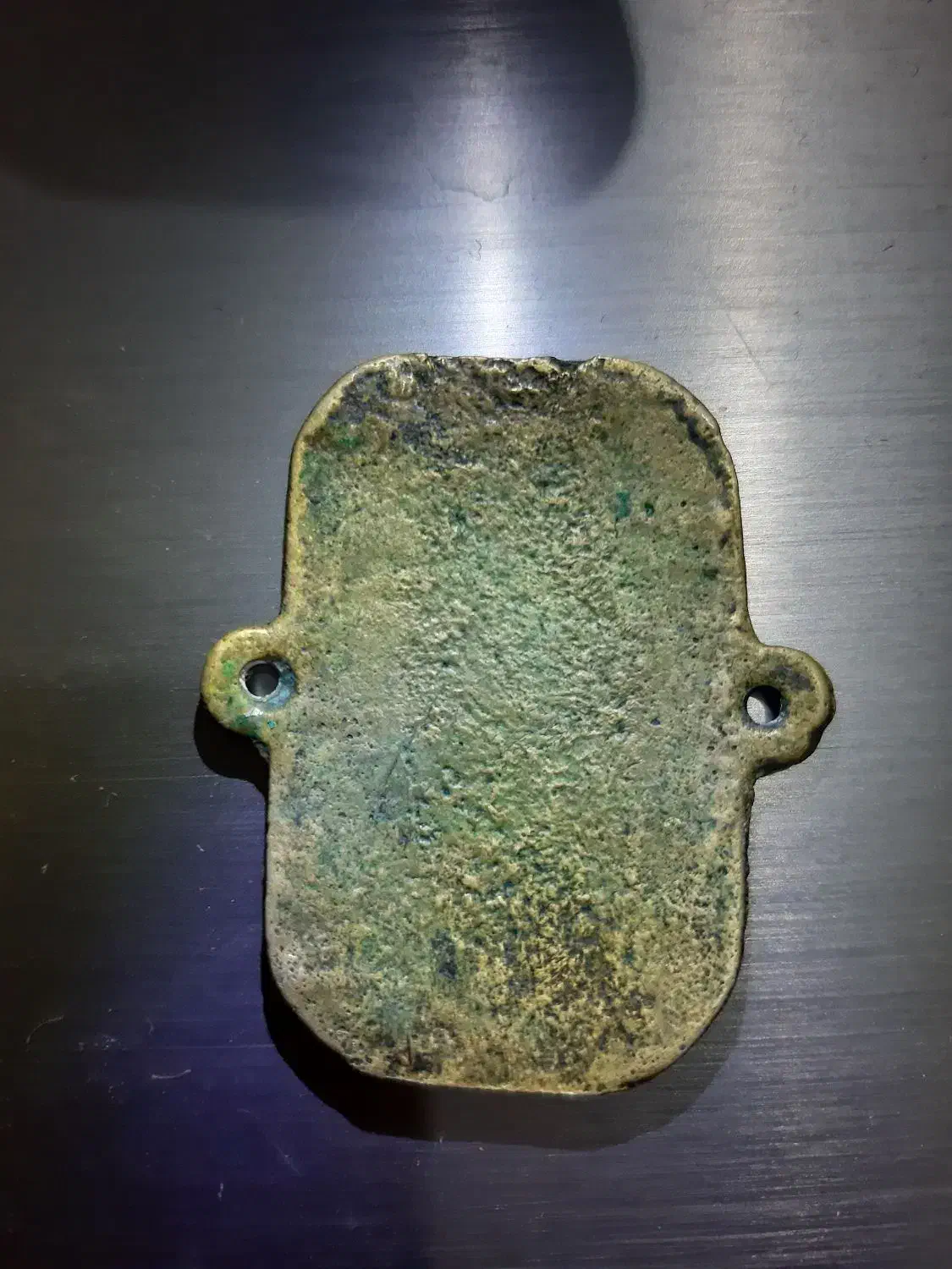 بازوبند قدمتدار|کلکسیون اشیاء عتیقه|شیراز, خلدبرین|دیوار