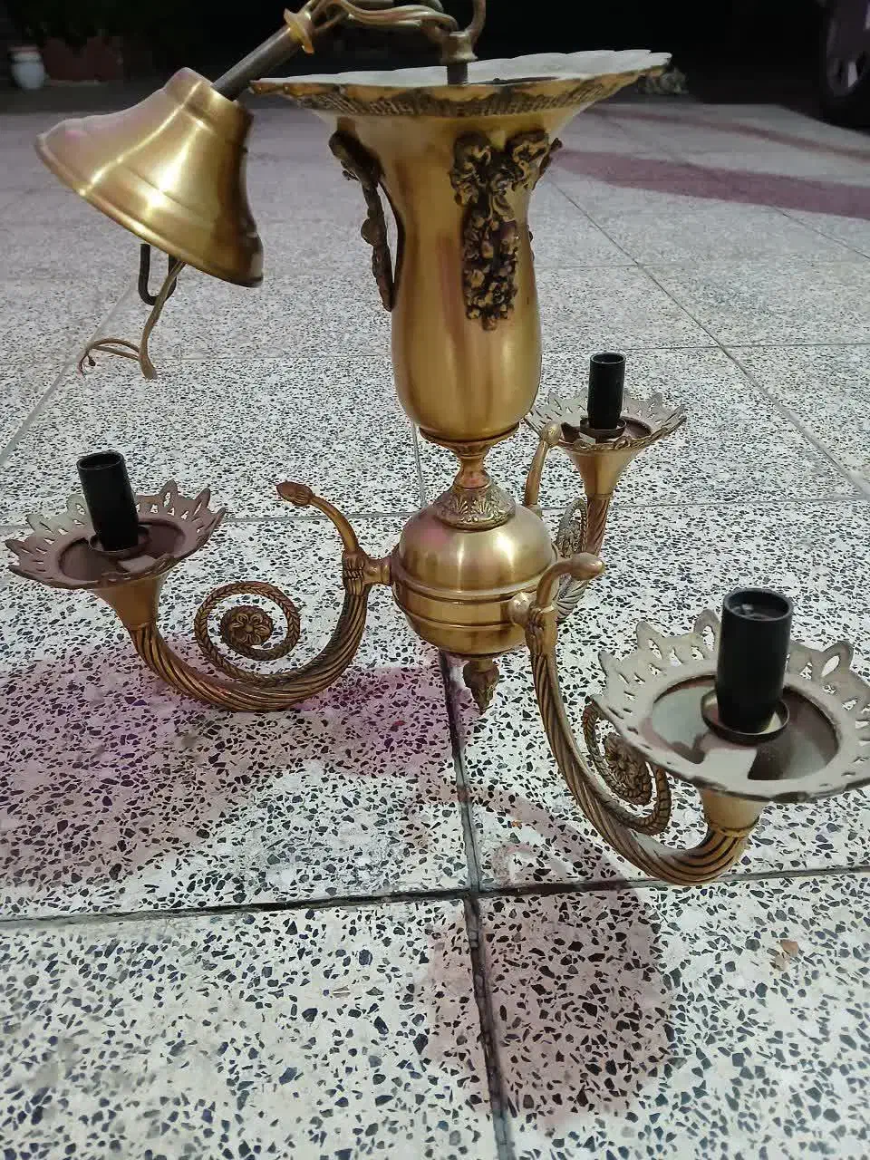 لوستر۳شاخه|لوستر و چراغ آویز|رباط‌کریم, شهرک والفجر|دیوار