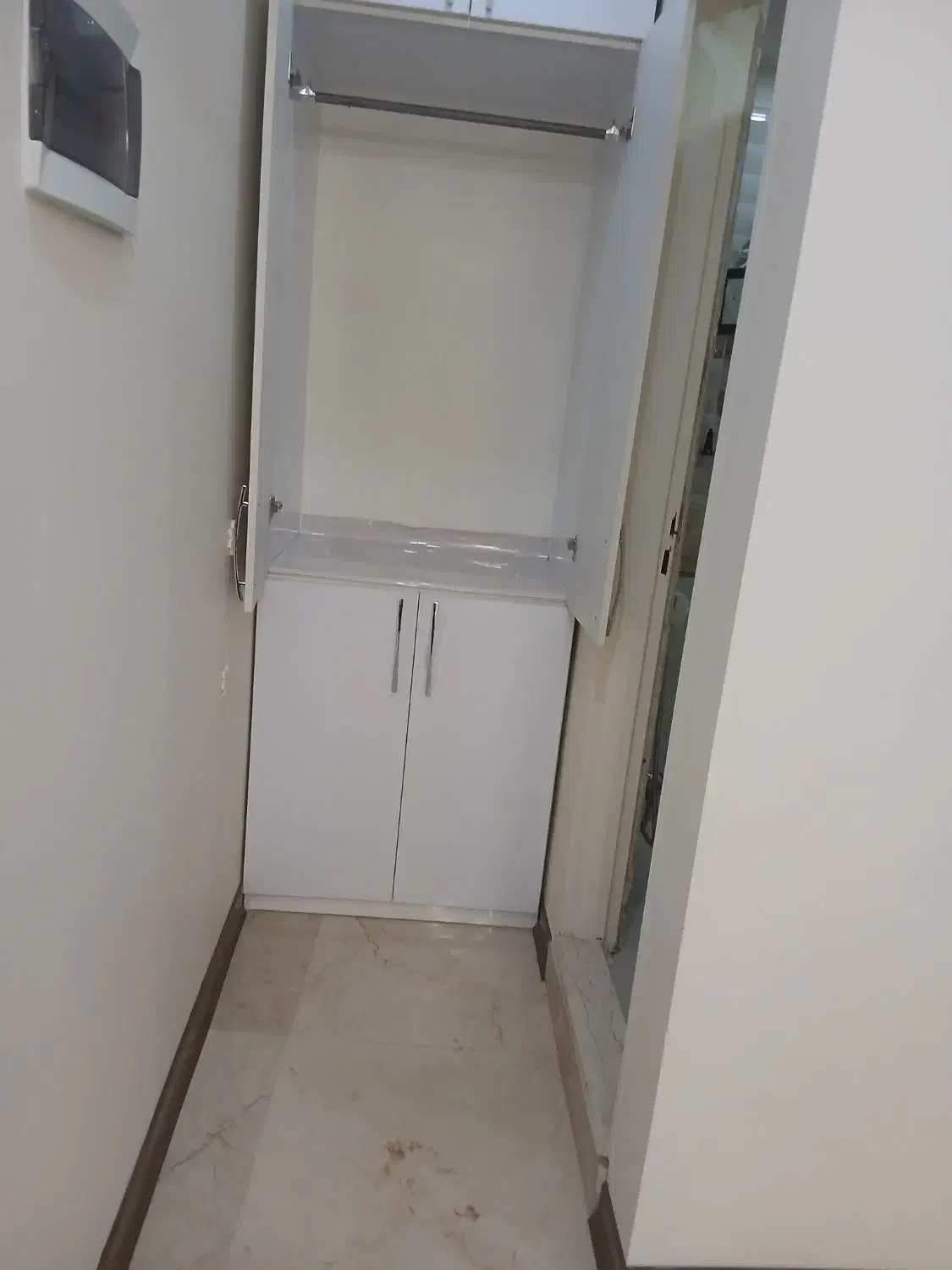 آپارتمان۹۳متری دوخواب و فول امکانات و آماده  سکونت