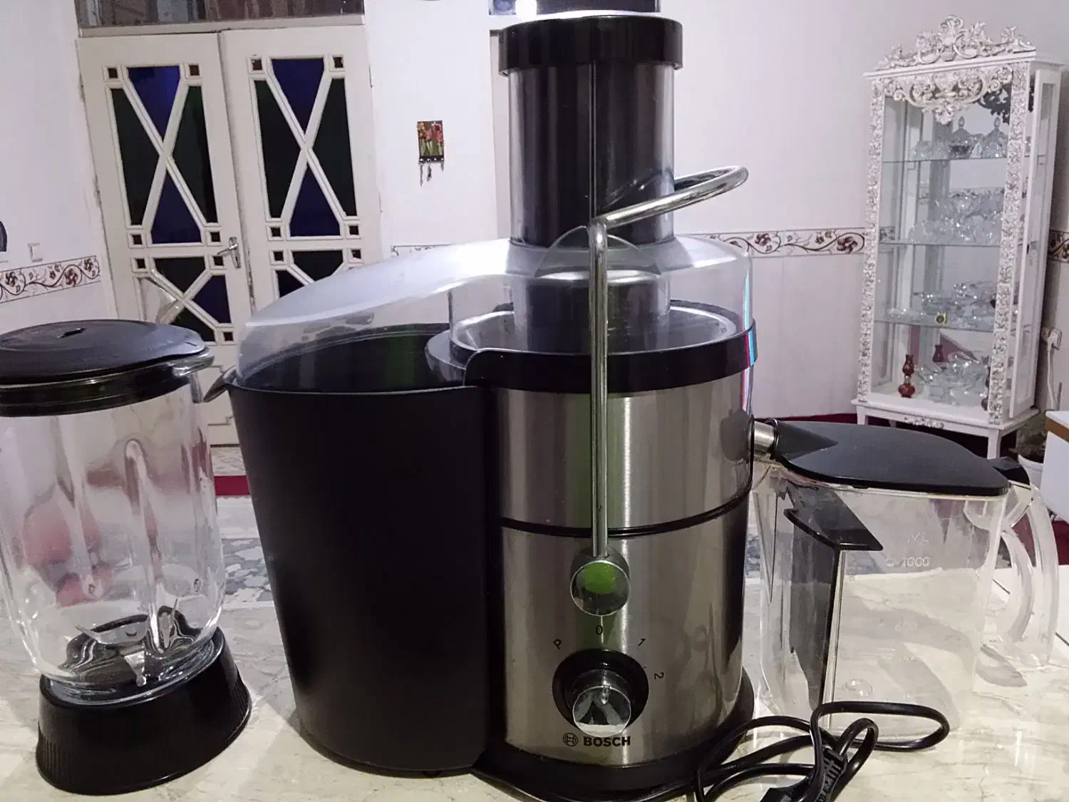 یک عددآبمیوه گیری چهارکاره بوش|آبمیوه‌گیر و آب‌مرکبات‌گیر|صائین قلعه, |دیوار