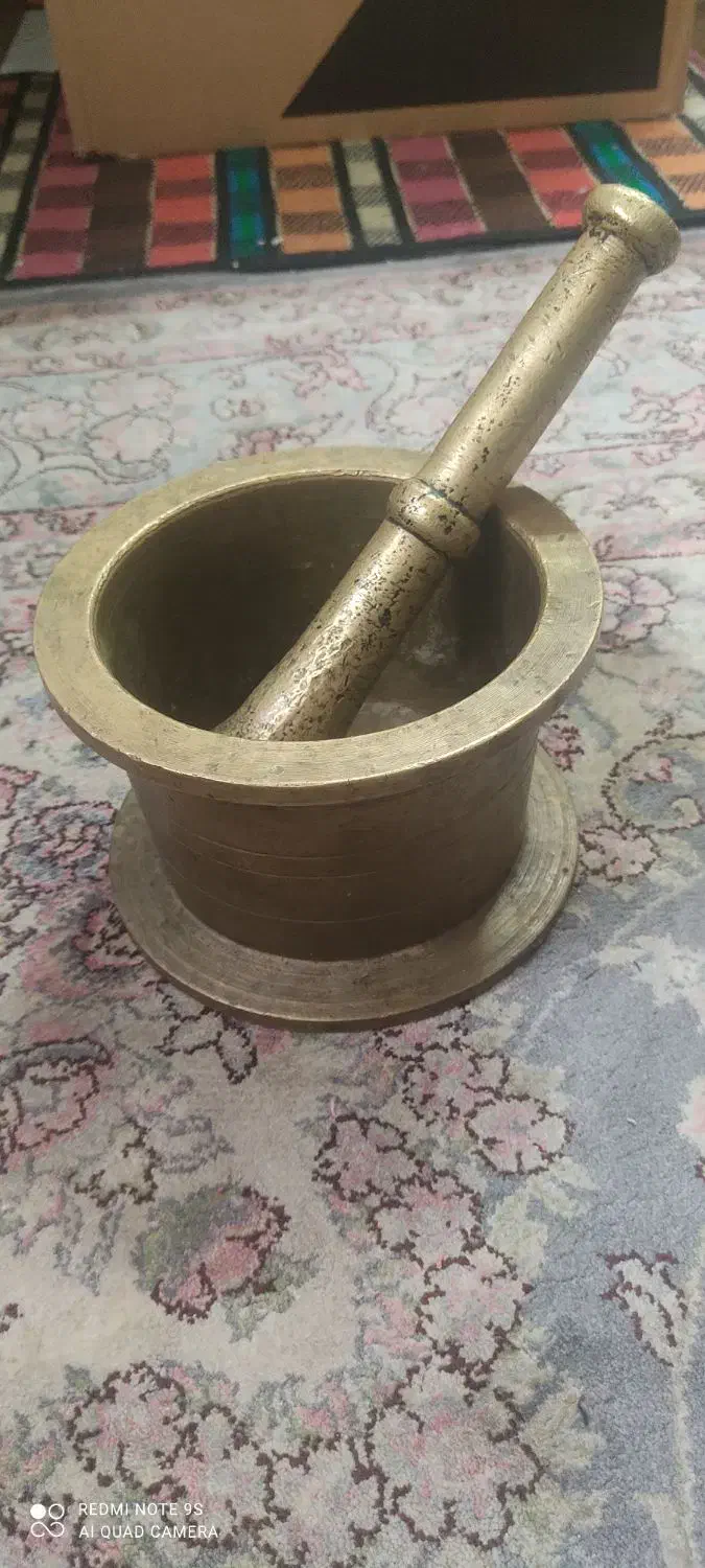 هاونگ قدیمی|کلکسیون اشیاء عتیقه|اصفهان, باغ فدک|دیوار