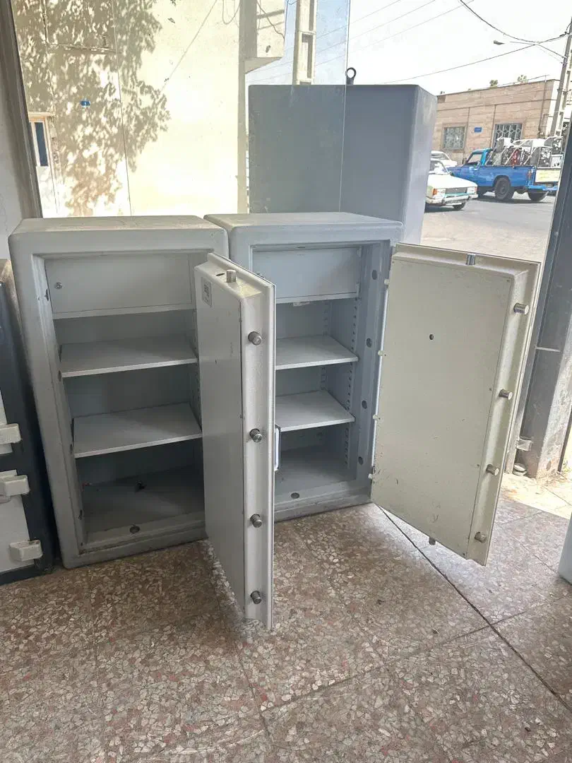 ۲عددگاوصندوق کاوه جدید گاو صندوق اداری طبق متحرک|ابزارآلات|تهران, شهرک گلها (تهرانسر)|دیوار