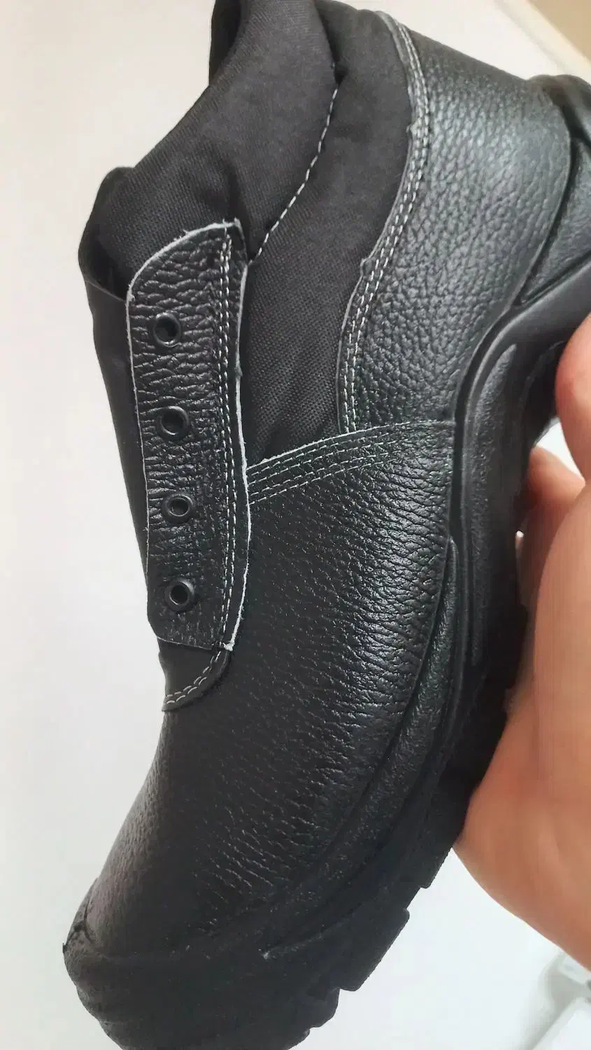 ۲ جفت کفش کار ایمنی|کیف، کفش، کمربند|بندر انزلی, معلم|دیوار