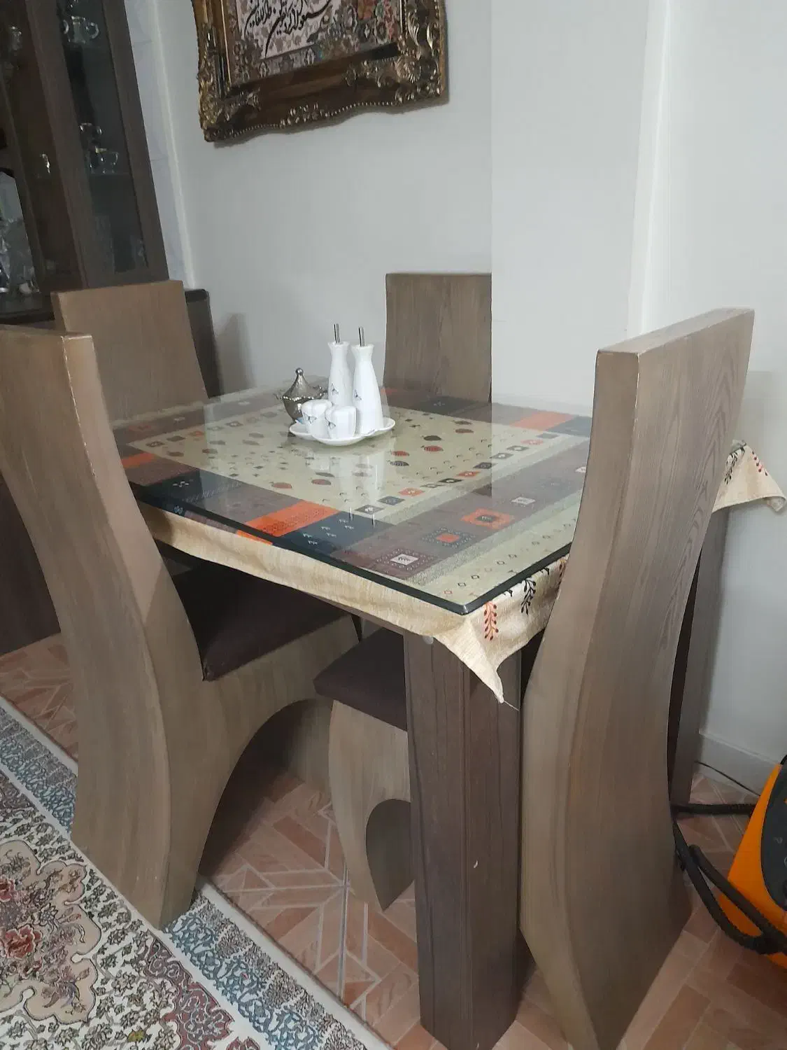 مبل و میز ناهار خوری|مبلمان خانگی و میز عسلی|ری, شهید غیوری (ابن باویه)|دیوار