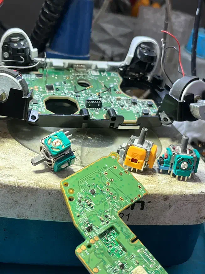 تنها مرکز تخصصی تعمیرات دسته و کنسول بازی آمل|کنسول، بازی ویدئویی و آنلاین|آمل, |دیوار